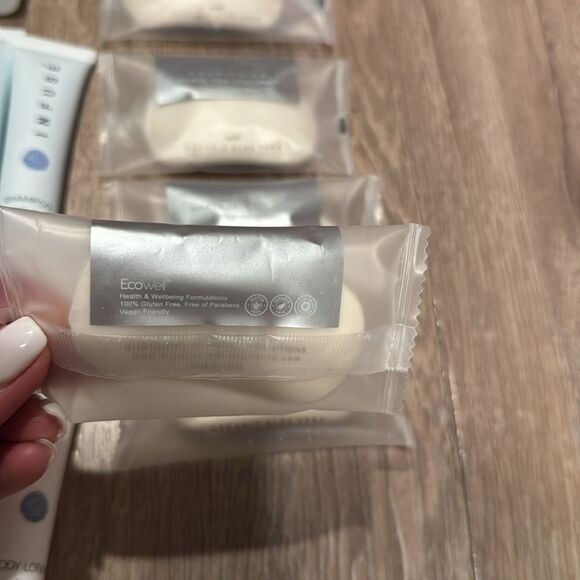 White Skincare Set bundle 19 travel size - Picture 8 of 10